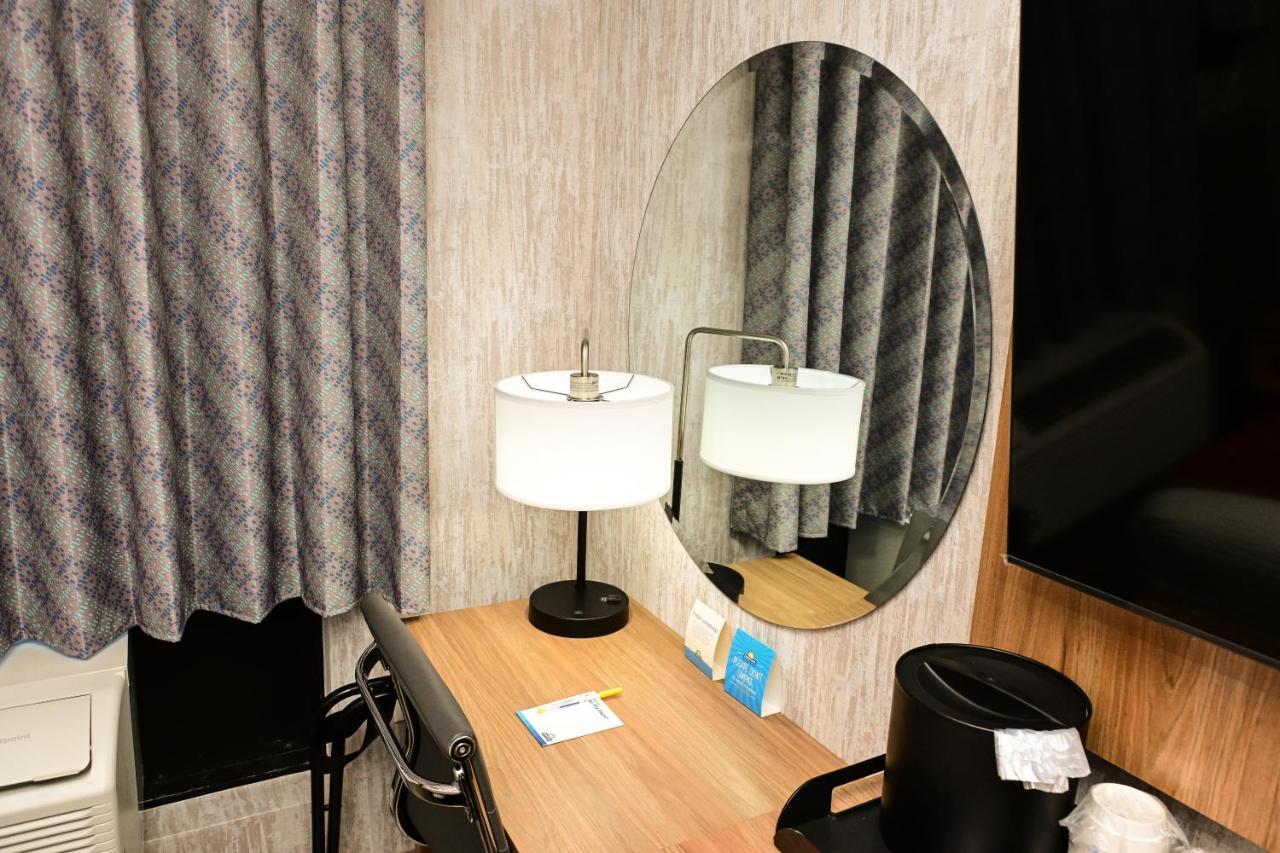 Days Inn By Wyndham Bronx Nyc New York Eksteriør bilde